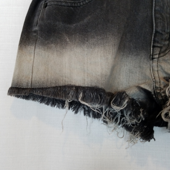 Rush | Ombre Fray Jean Shorts 26 - Picture 4 of 4